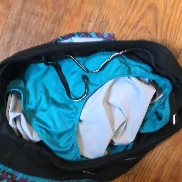 Nike Vibrant Geometric Athletic Shorts for Women Sz Medium - Picture 3 of 5